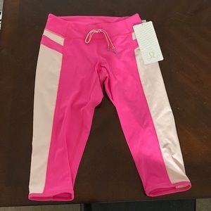 NWT LuluLemon Heating Up Pink and White Cropped Leggings Athleisure Designer Fun